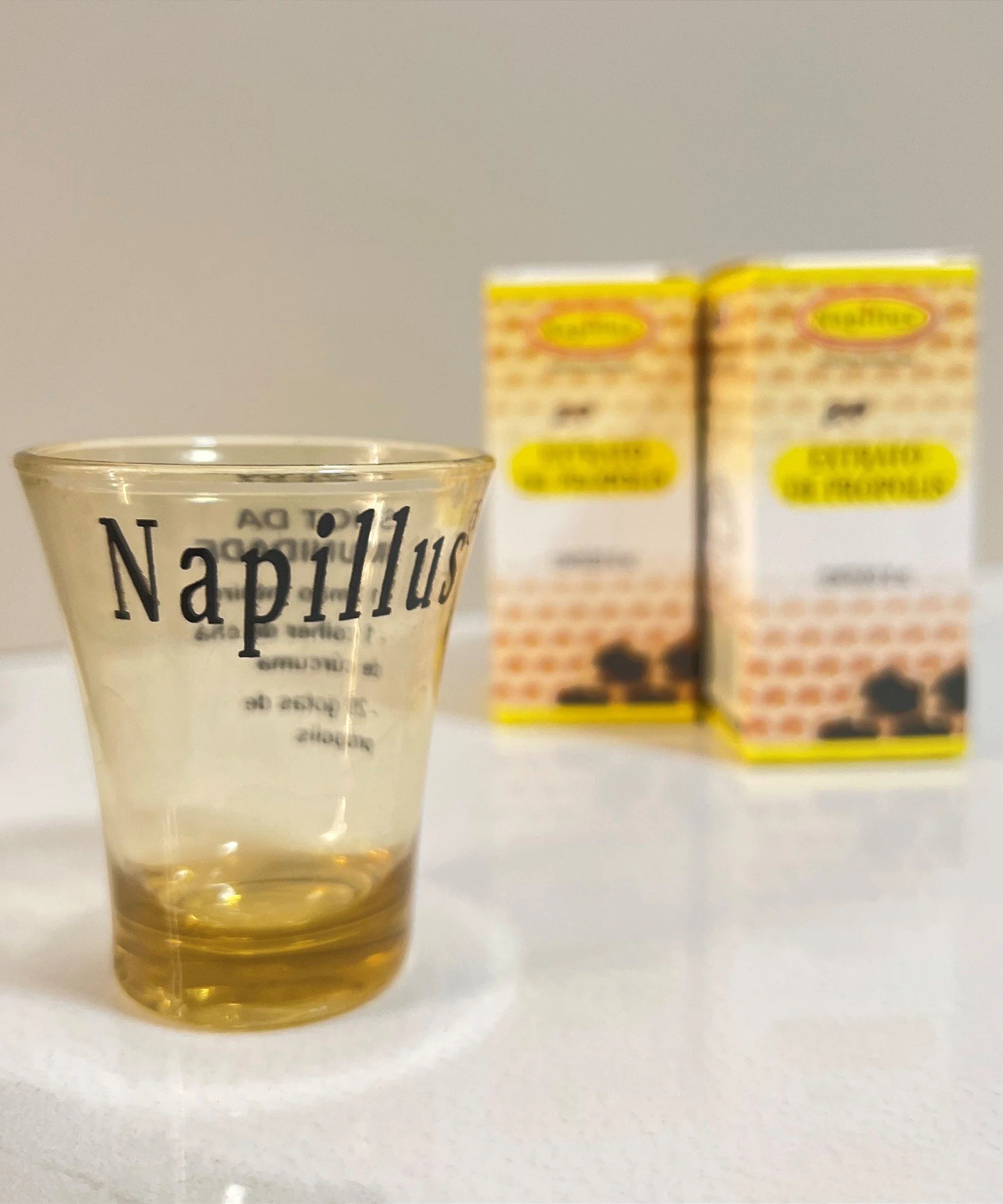 Kit com 3 extratos de própolis 30 ml + copo para shot