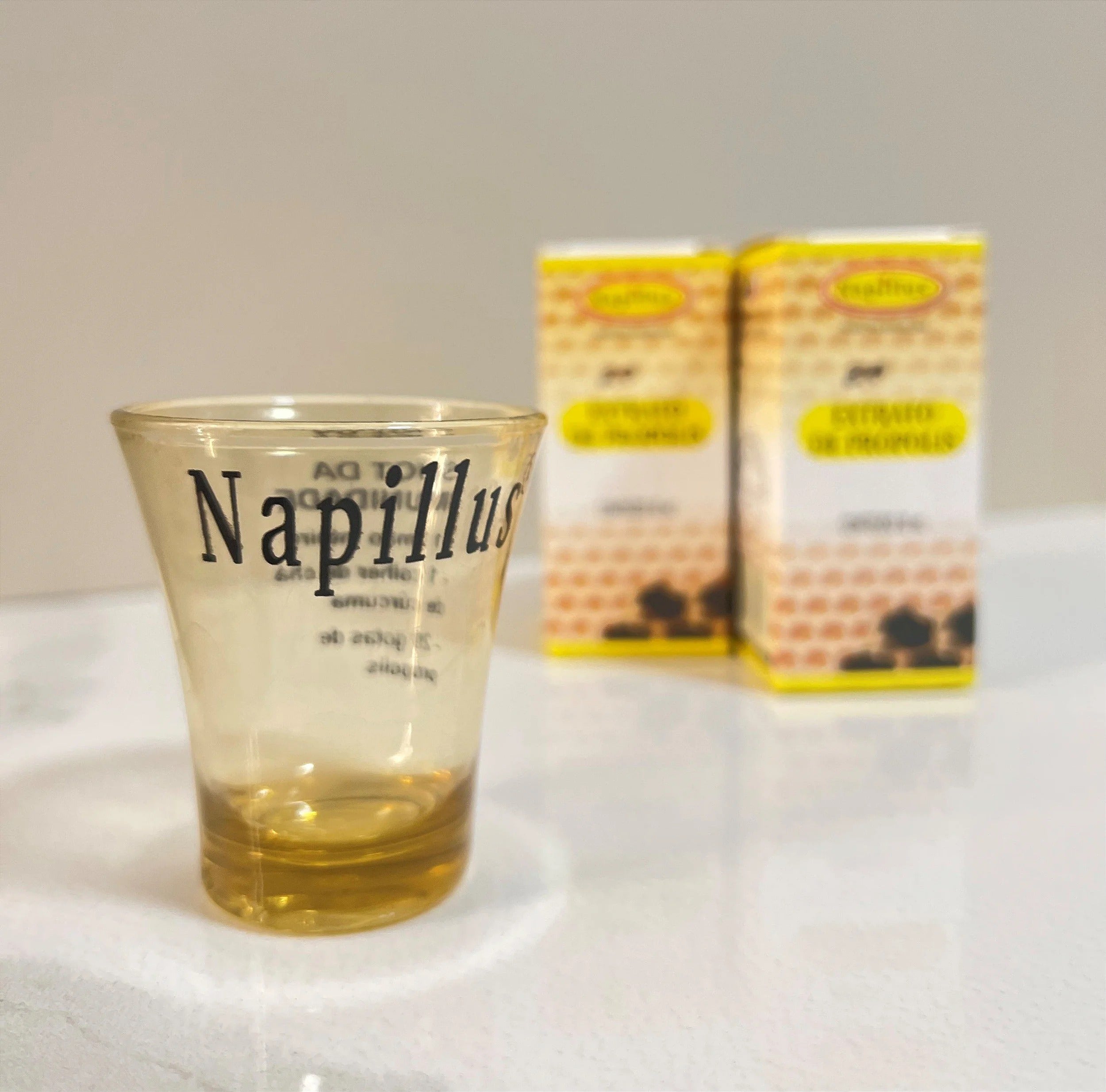Kit com 3 extratos de própolis 30 ml + copo para shot