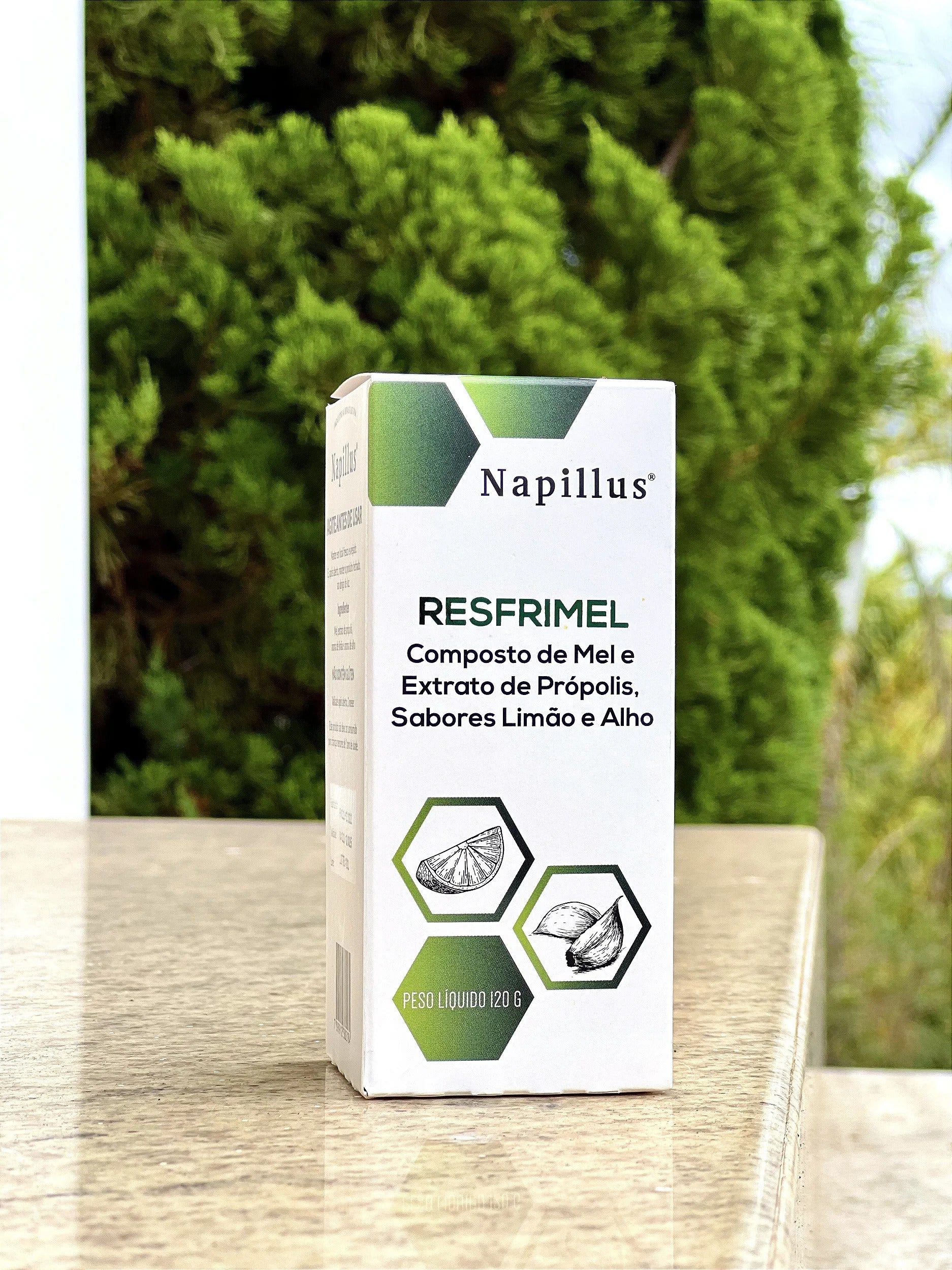 Resfrimel composto de mel e extrato de própolis, sabores limão e alho