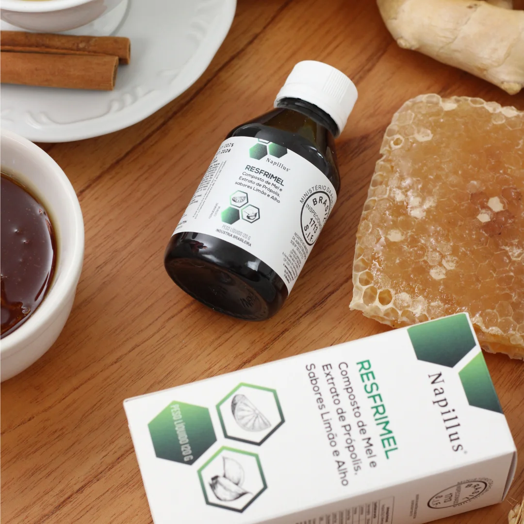 Resfrimel composto de mel e extrato de própolis, sabores limão e alho
