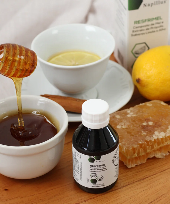 Resfrimel composto de mel e extrato de própolis, sabores limão e alho