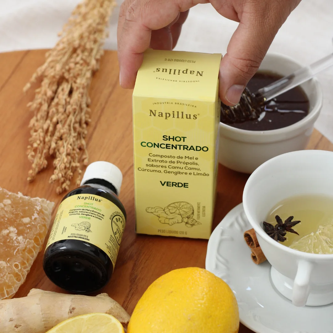 Shot concentrado composto de mel e extrato de própolis verde, sabores camu camu, cúrcuma, gengibre e limão